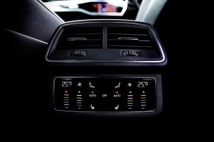 Audi A6 40 TDI Avant 2019 года  (JP)